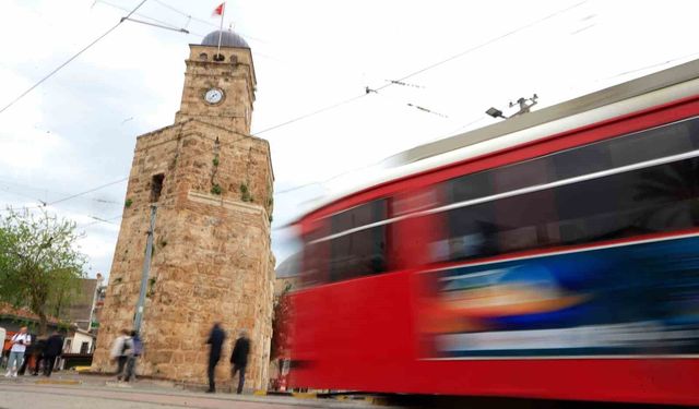 Antalya'da tarihi Saat Kulesi'nde zaman bir kez daha durdu