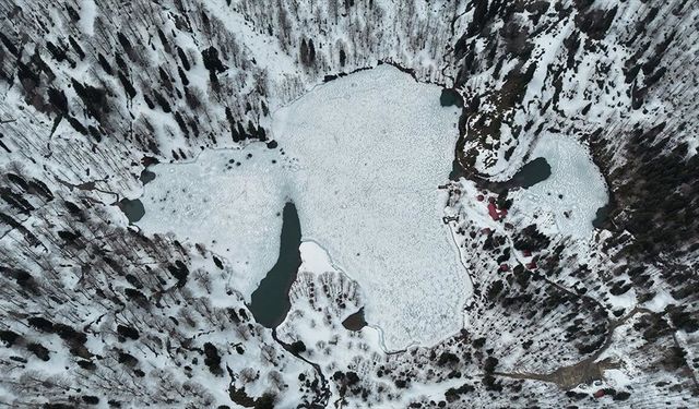 Borçka Karagöl Tabiat Parkı ziyaretçilerini ağırlamaya başladı
