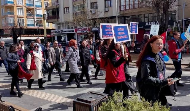Burdur'da otizm için farkındalık yürüyüşü düzenlendi