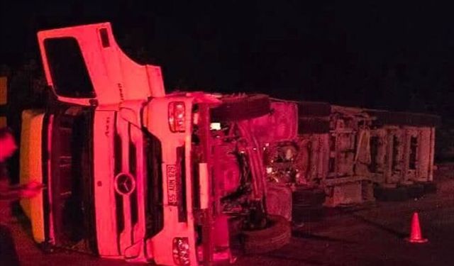 Burdur'da şarampole devrilen tırın sürücüsü yaralandı