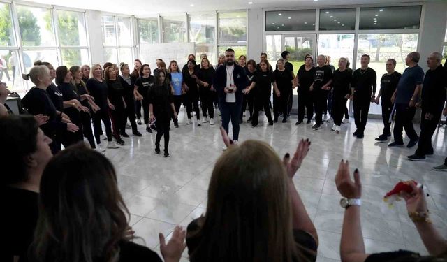 Çukurova'da halk oyunlarıyla kültürel miras yaşatılıyor