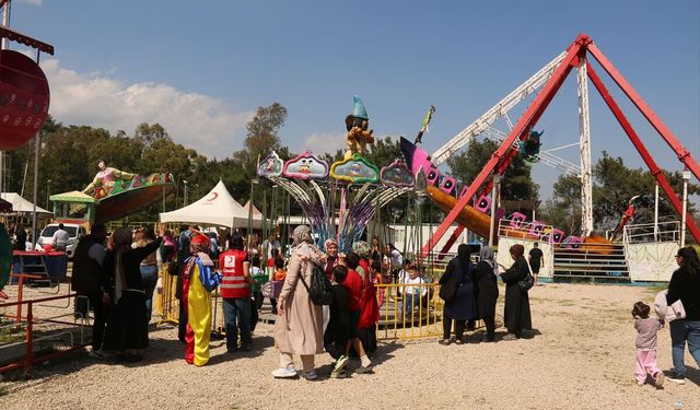 Hatay'da çocuklar lunaparkta ücretsiz eğlendi
