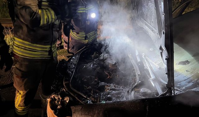 Hatay'da seyir halindeki otomobilde çıkan yangın söndürüldü