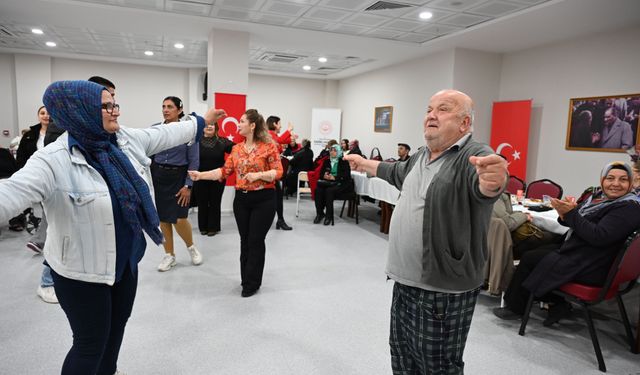 Kadirli'de huzurevi sakinleri için eğlence programı düzenledi