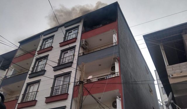 Kırıkhan'da apartman dairesi alevlere teslim oldu