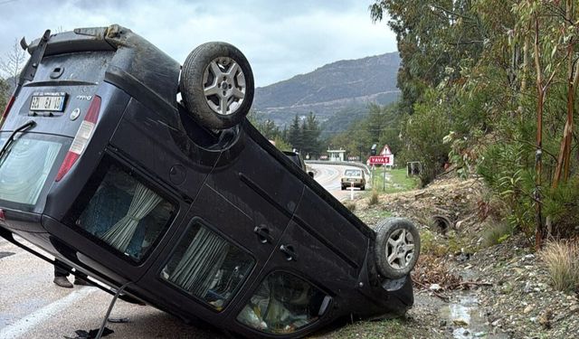 Kozan'da takla atan hafif ticari aracın sürücüsü yaralandı