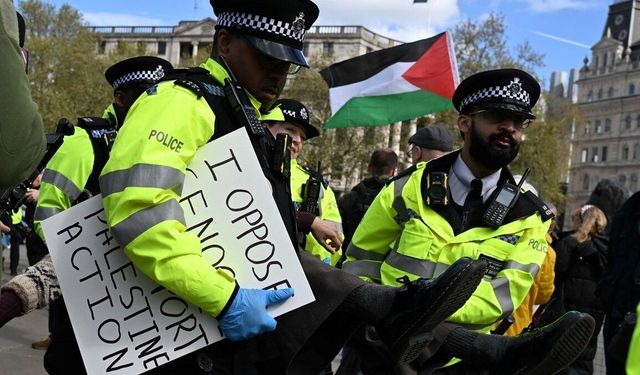 Londra'da 'Palestine Action' grubuna destek eyleminde 92 kişi gözaltına alındı