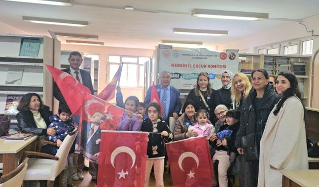 Mersin'de çocuklar yaşlılar ile kitap okudu