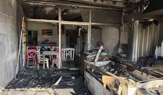 Serik'te balıkçı dükkanı çıkan yangında kullanılamaz hale geldi