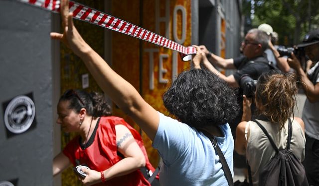 Turistik kentlerde misafirperverliğin sonu gelirken seyahat, tarihin parçası olmayı sürdürüyor