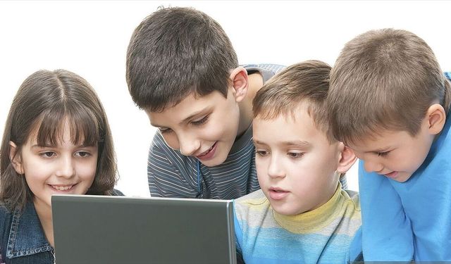 Türkiye'de çocukların çevrim içi güvenliği için yeni yol haritası aranıyor