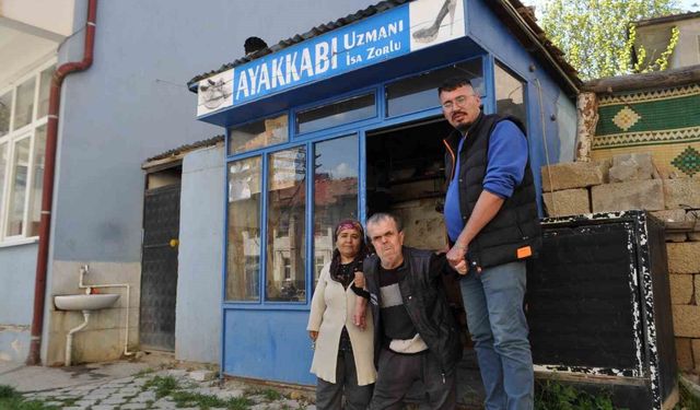 2 metrekarede yarım asırlık hayat mücadelesi: Akondroplazi hastası usta, ayakkabıcılıkla hayata tutundu