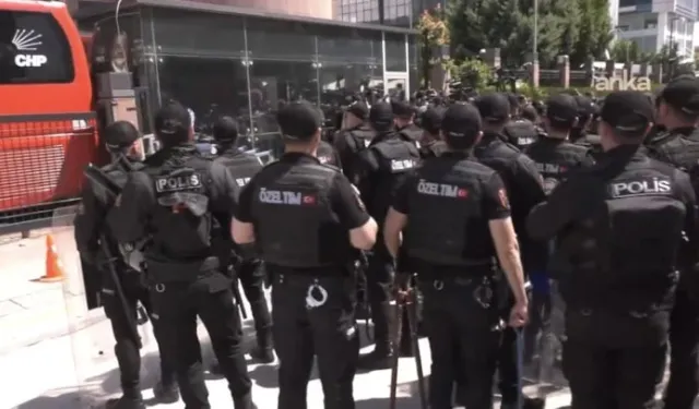 CHP Genel Merkezi'nde tahliye için polis devreye girdi