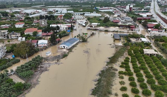 Samandağ’da Sel Can Aldı: Bir Kişinin Cansız Bedeni Bulundu, Bir Kişi Daha Aranıyor