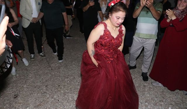 Adana'da down sendromlu Birdane'nin gelinlik giyme hayali gerçek oldu