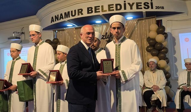 Anamur ilçesinde eğitimini tamamlayan hafızlık öğrencilerine belgeleri verildi