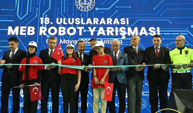 Antalya'da '18'inci Uluslararası MEB Robot Yarışması' düzenlendi