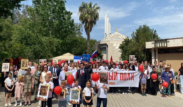 Antalya'daki Ruslar Zafer bayramlarını kutladı