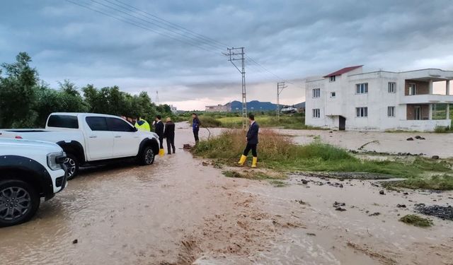 Hatay'da Aşırı Yağışla Birlikte Taşan Dereler Sele Neden Oldu