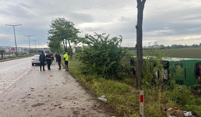 Çanakkale'de tur otobüsü devrildi, 46 kişi yaralandı