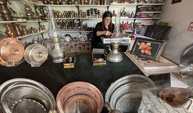 Hataylı Kadın Usta Bakırcılığı Gelecek Nesillere Taşıyor