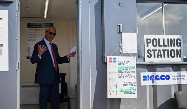 İngiltere'deki yerel seçimlerde sandıktan aşırı sağ çıktı