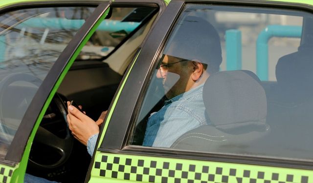 İran'da uluslararası internet erişimi aylar sonra aşamalı olarak yeniden sağlandı