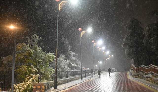 Isparta'nın yüksek kesimlerinde kar yağışı etkili oldu