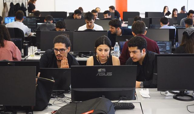 ISUBÜ'de Teknoloji Haftası kapsamında etkinlik düzenlendi