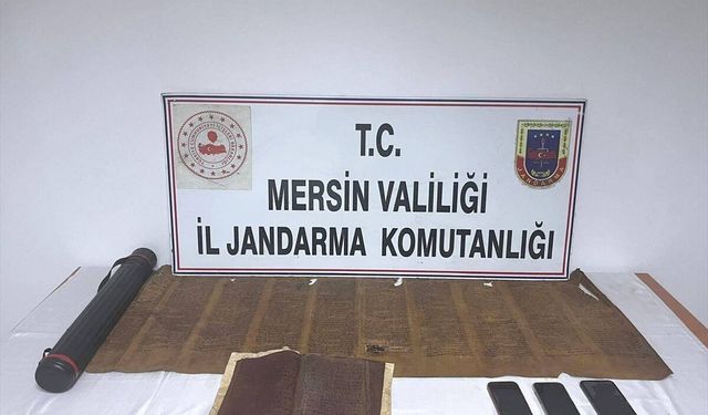 Mersin'de tarihi eser operasyonunda Tevrat ele geçirildi