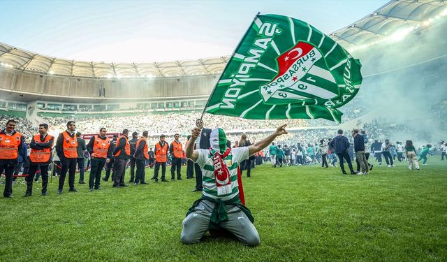 Profesyonel futbol liglerinde 'düşenler ve çıkanlar' belli oldu