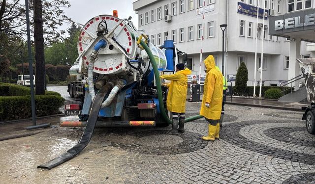 Samsun'un Havza ilçesinde selin ardından temizlik çalışmaları sürüyor