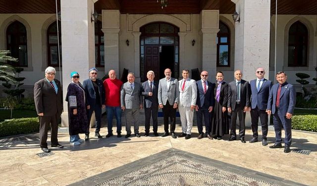 Türk dünyası temsilcileri Antalya Valisi Hulusi Şahin'i ziyaret etti