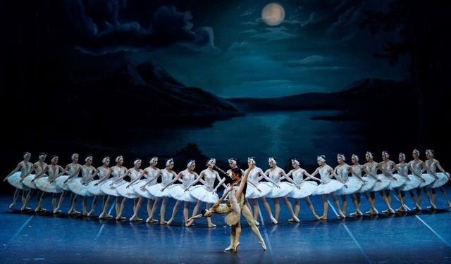 17. Uluslararası İstanbul Opera ve Bale Festivali 'Kuğu Gölü' balesi ile sona erdi
