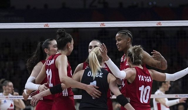A Milli Kadın Voleybol Takımı Fransa'yı 3-0 yendi