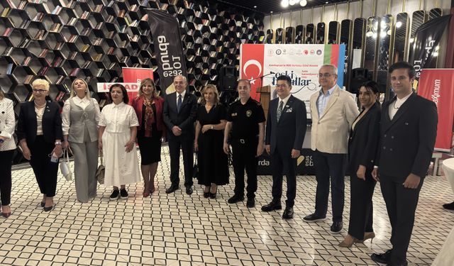 Adana'da 'Azerbaycan'ın Milli Kurtuluş Günü' dolayısıyla 'Eski Bavullar' filmi gösterildi
