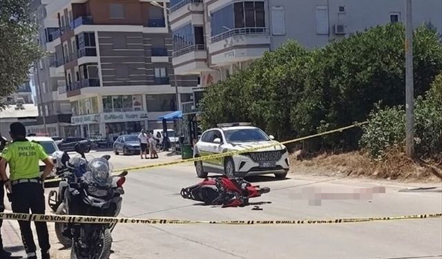 Antalya'da otomobil ile çarpışan motosikletin sürücüsü hayatını kaybetti