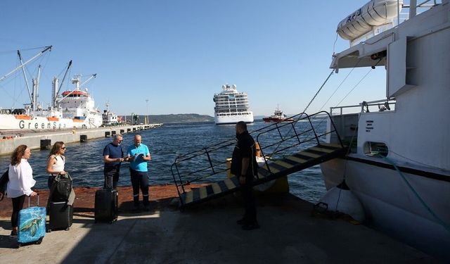 Çanakkale-Limni Adası feribot seferleri başladı