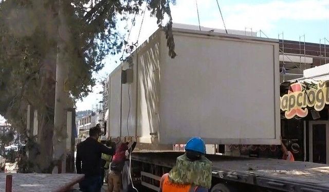 Deprem Bölgesinde Sokak Aralarındaki Konteynerler Kaldırılıyor!