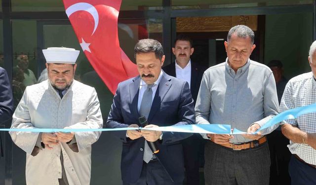 Depremin ardından inşa edilen 130'uncu cami dualarla ibadete açıldı