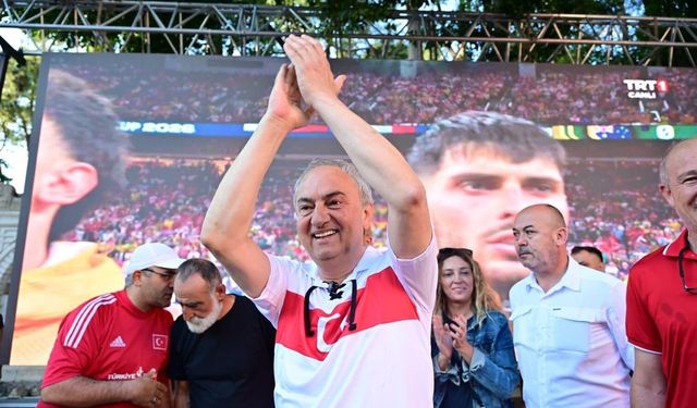 Dokumapark'ta milli heyecan: Antalyalılar Kepez'de dev ekranda buluştu