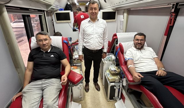 Eğitimcilerden Kızılay'a 200 ünite kan bağışı