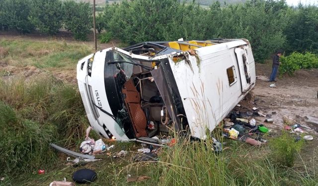 GÜNCELLEME - Isparta'da tur otobüsünün devrildiği kazada 5 kişi öldü, 25 kişi yaralandı