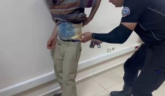 Hatay'da Pes Dedirten Yöntem! Uyuşturucuyu Vücuduna Böyle Gizlemiş