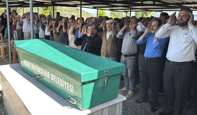 Defne'de Baba ve Kıza Acı Veda: Yan Yana Defnedildiler