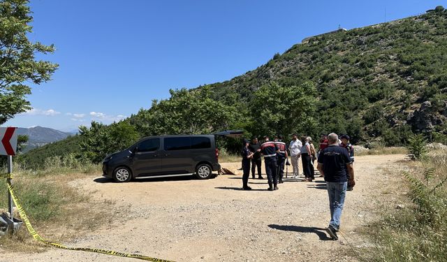Isparta'da park halindeki araçta 2 genç ölü bulundu