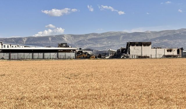 Kahramanmaraş'ta tekstil fabrikasındaki yangının hasarı gün ağarınca ortaya çıktı