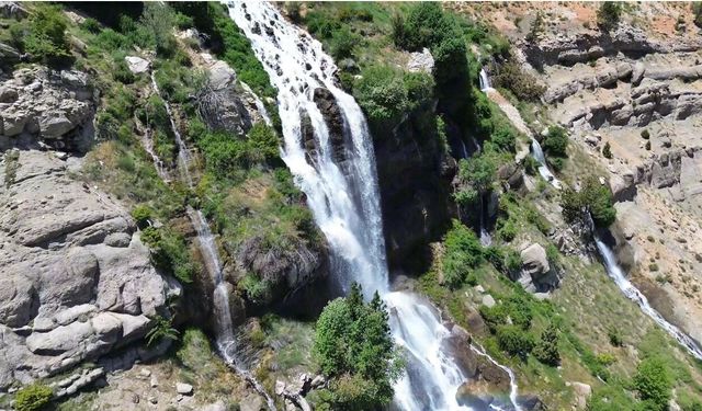 Kaş'ta karların erimesiyle yaylalar yeşile büründü