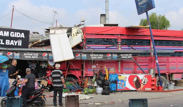 Kontrolden çıkan kamyon bakkala daldı: 1 yaralı