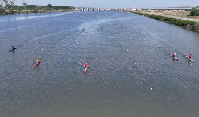 Meriç Nehri parkuruna Afrikalı ve Güney Amerikalı kanoculardan tam not